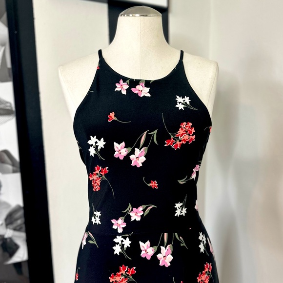 Express Halter Neck Open Back Maxi Dress - Picture 4 of 4